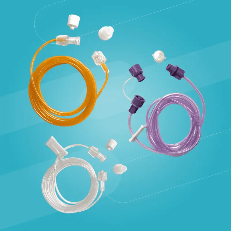 Extensores para infusão Extenset da Samtronic nas cores laranja, roxa e branca, utilizados em bombas de seringa ou infusões gravitacionais